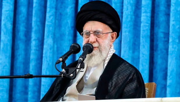 美军22日凌晨空袭伊朗3大核子设施，伊朗最高领袖哈梅内伊（Ayatollah Ali Khamenei）23日首度回应，他誓言德黑兰将“继续惩罚”以色列，通篇未提美国。